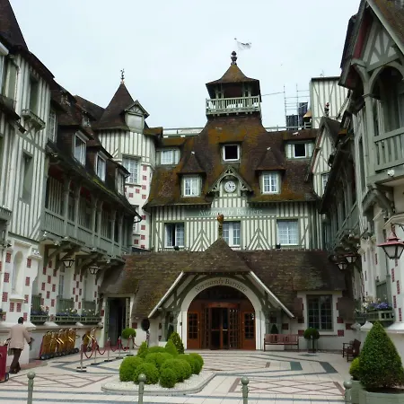 La Chaumiere