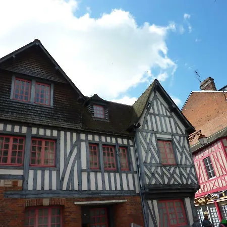 La Chaumiere Saint-Leger-de-Rotes